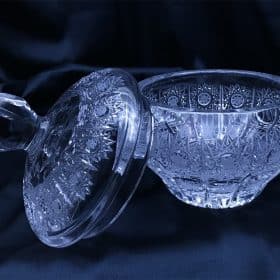 Geschliffenes Kristallglas 16 cm mit Deckel