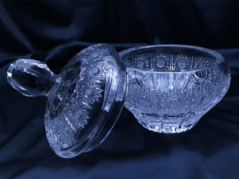 Geschliffenes Kristallglas 16 cm mit Deckel