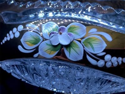 Krištálová brúsená miska na podstavci ručná maľba 28 cm