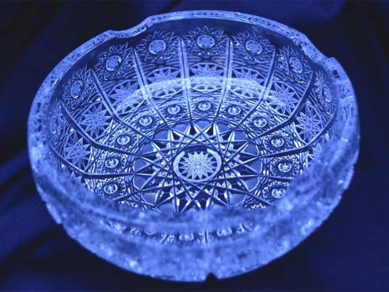 Aschenbecher mit Kristallschliff, 14 cm
