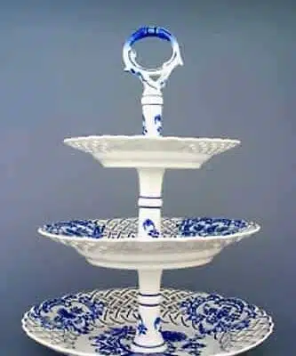 Zwiebelmuster - 3-teiliges Regal, durchbrochene Teller 18cm / 24cm / 27cm - Original Zwiebelmuster-Porzellan, 1. Wahl