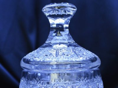 Geschliffenes Kristallglas 16,5 cm mit Deckel – Bild 3