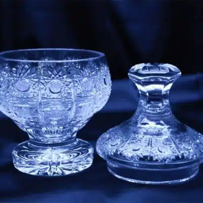 Geschliffenes Kristallglas 16,5 cm mit Deckel