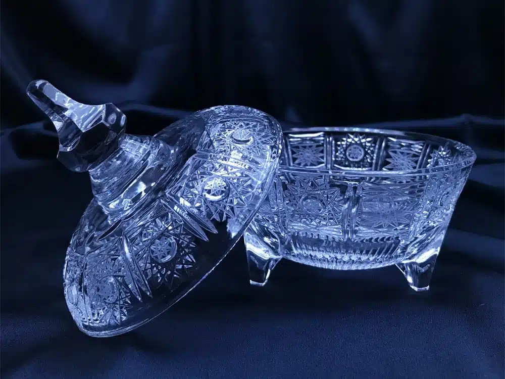 Geschliffenes Kristallglas 14 cm mit Deckel