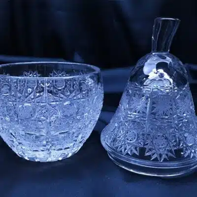 Kristallgeschliffenes Birnenglas 16,5 cm mit Deckel
