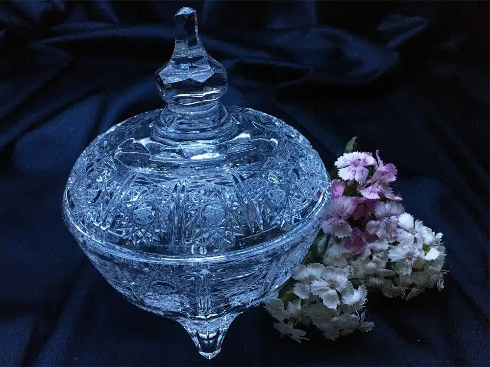 Geschliffenes Kristallglas 14 cm mit Deckel – Bild 4
