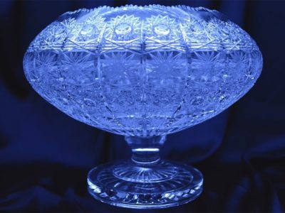 Geschliffene Kristallschale auf Sockel 25 cm