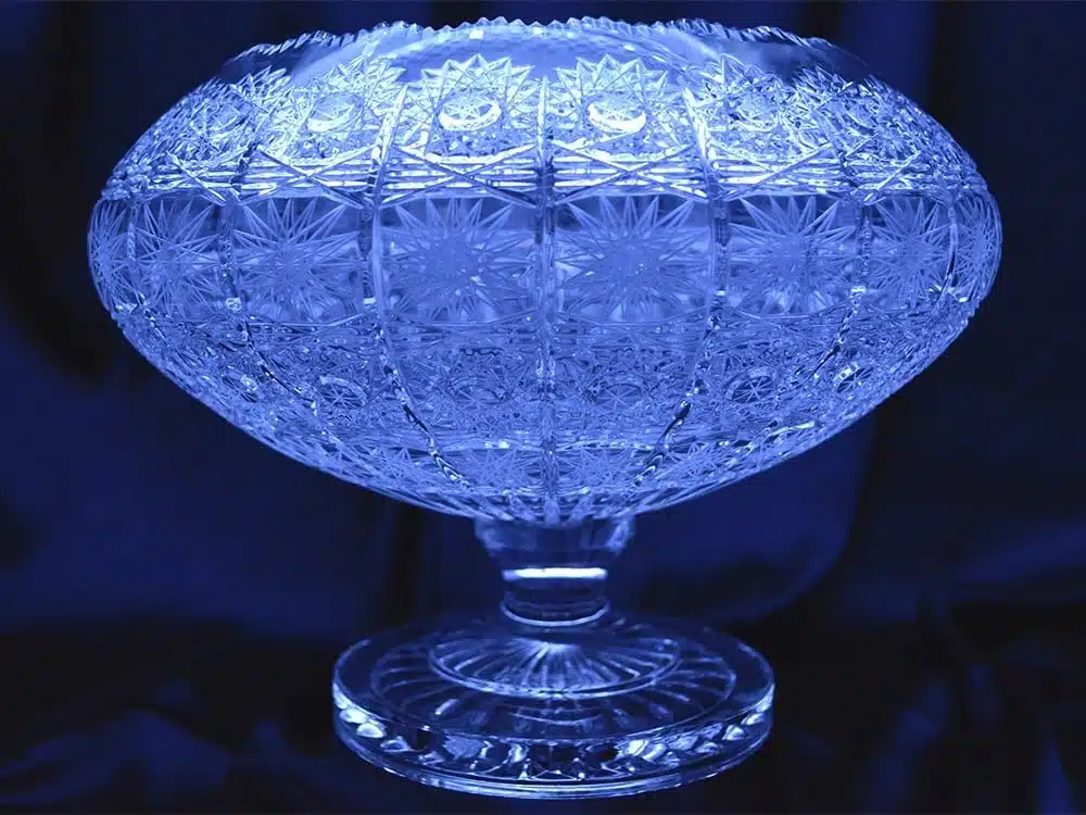 Geschliffene Kristallschale auf Sockel 25 cm