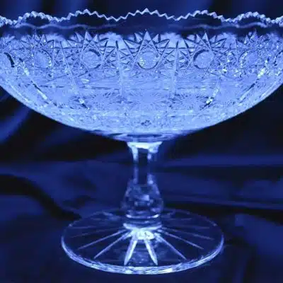 Geschliffene Kristallschale auf Sockel 28 cm