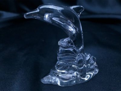 Dekorativer Delphin im Kristallschliff, 6,8 cm – Bild 2