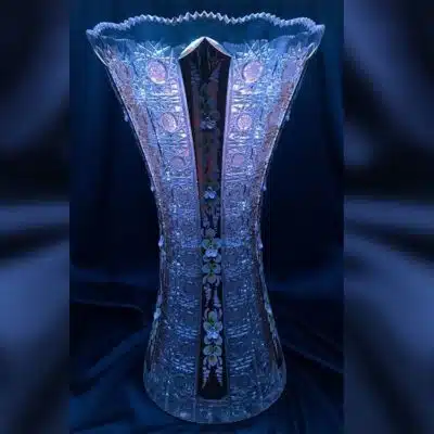 Vase aus geschliffenem Kristall, 44,5 cm, handbemalt
